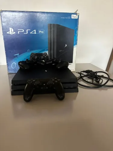 PS4 Pro 1TB + 3 Controles + Caixa Original