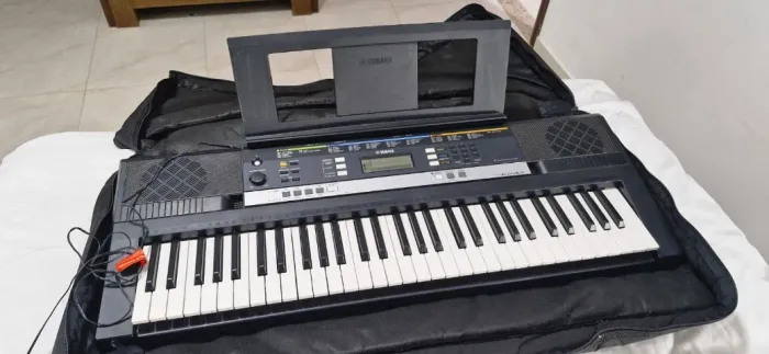 OPORTUNIDADE: Teclado Yamaha PSR e243 Sem Detalhes