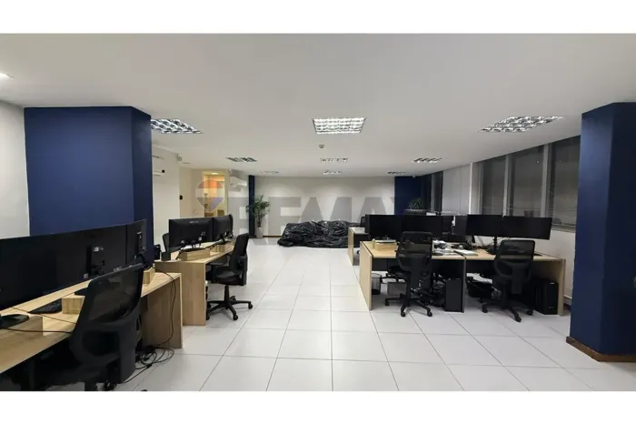 Conjunto de 4 salas Comerciais na Praia do Canto: Oportunidade de Investimento