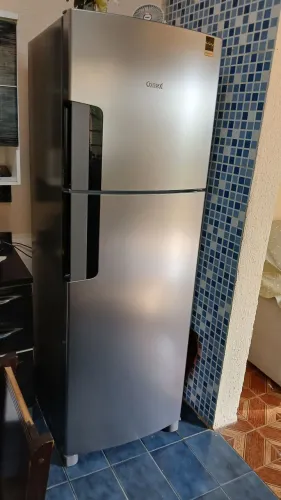 Vendo geladeira consul trez meses de uso motivo.mudança paguei 3000 passo pror.2700