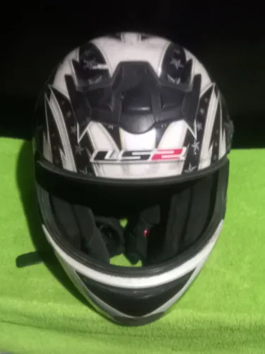Capacete sem viseira bom estado