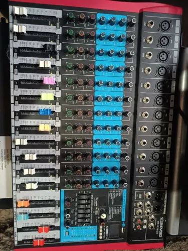Mesa de som som de voz MS 122EUX