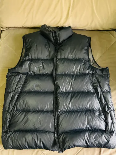 Colete Puffer Nike The Athletic Dept. Preto - Tamanho XL / EG