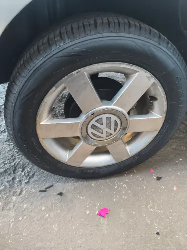 Vendo rodas aro 15 multi furo com 4 pneus novos