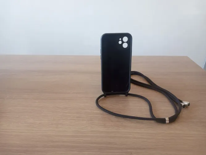 Capa Celular iPhone 12 com alça ajustável 