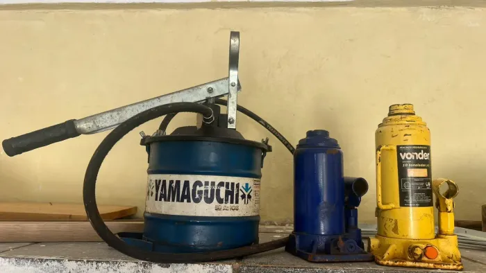 Graxeira yamaguchi 4kg / Macaco hidraulico 15t e 6t