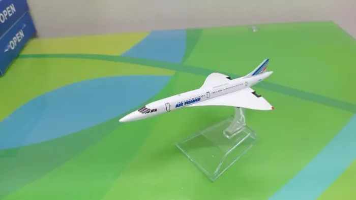 AVIÃO MINIATURA CONCORDE AIR FRANCE - COLECIONE