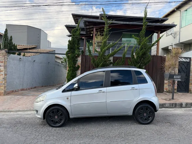 Fiat Idea Attractive 1.4 Fire Flex 8V 5P 2012