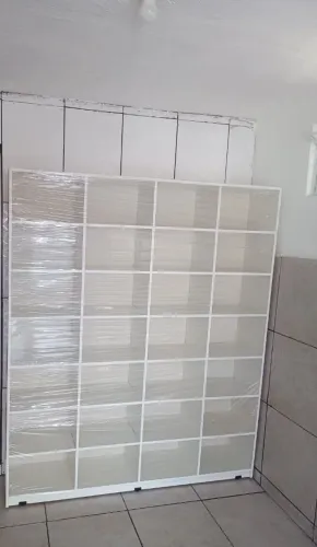 Vendo estante colméia para loja