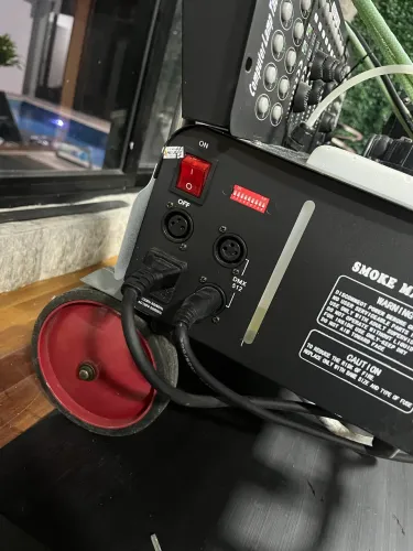 Máquina de Fumaça Fogger 1500W + Equipamentos de Iluminação