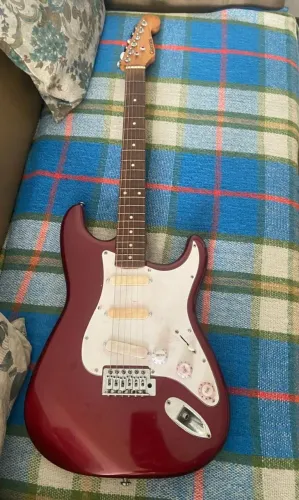 Guitarra Giannini stratosonic anos 90 muito rara leia com cuidado
