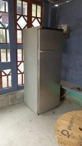 Vendo tudo geladeira frigobar suqueira e pia