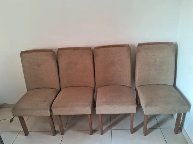 Vendo 4 cadeiras de mesa de jantar
