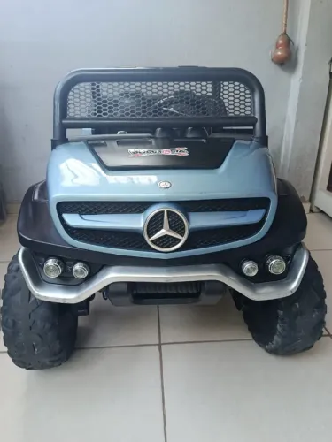 Carrinho Elétrico Unimog Mercedes 24v Utv Luz/som Preto Usado (Semi-Novo)