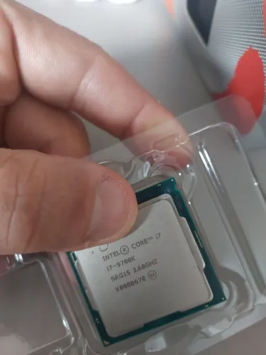 Vendo core I7 9700k + cooler Coolermaster brinde
