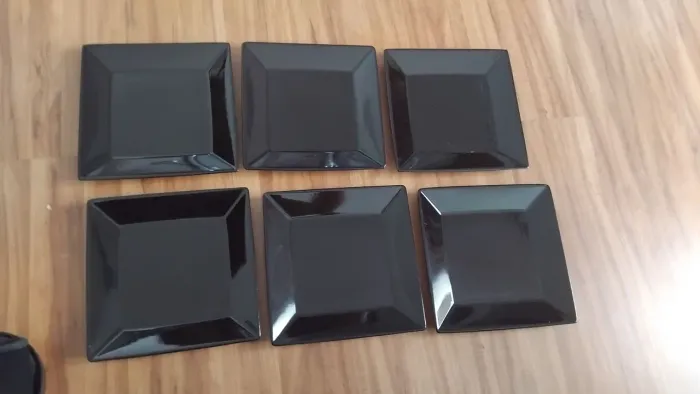 6 pratos quadrados sobremesa preto