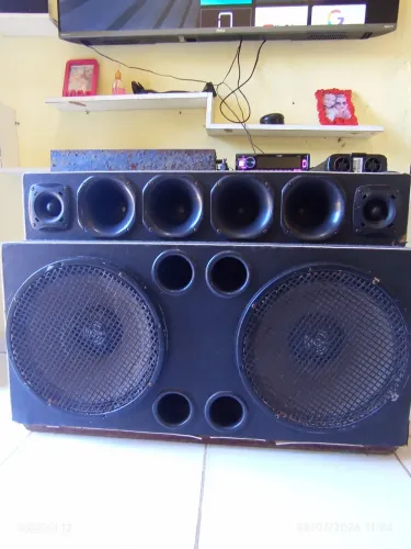 Vendo sim completo e tocando normalmente!