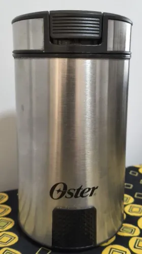 Moedor de café elétrico Oster
