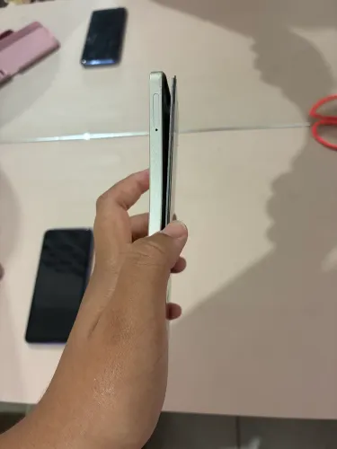 vendo 2 celulares, LG K62 azul e realme C53 dourado