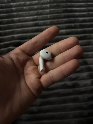 AirPods 4