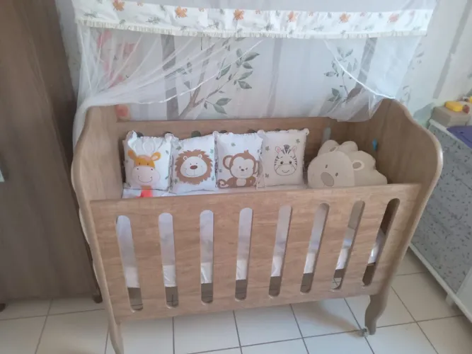 Berço completo semi novo