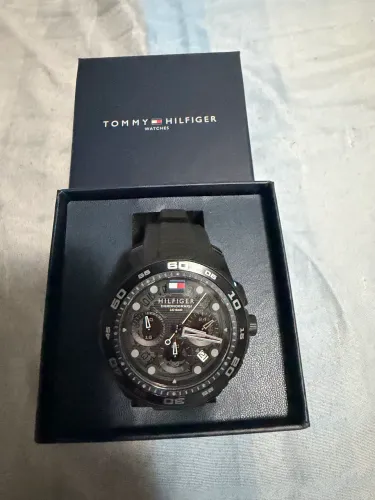 Vendo relógio Tommy com dias de uso