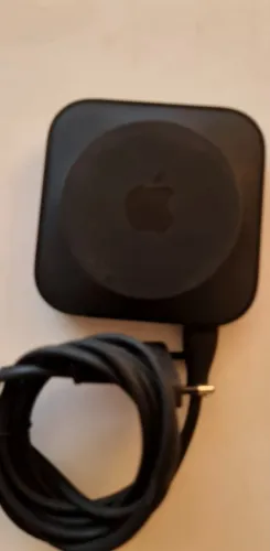 Apple TV HD 4ª ger. (A1625) + Siri Remote + cabo