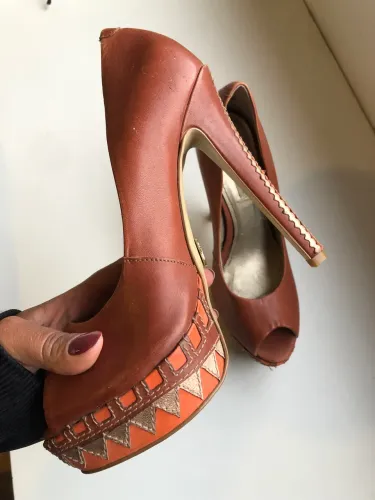 Peep toe