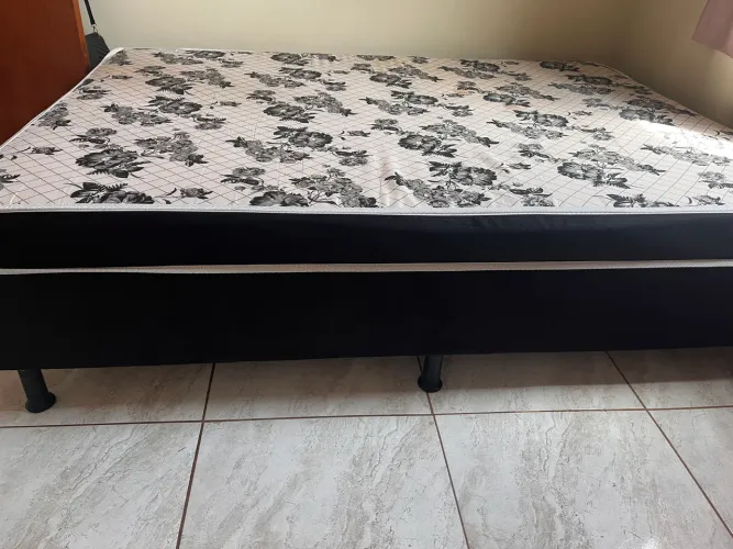 Vende-se cama box casal conjugada 