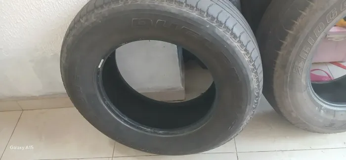 Pneus semi-novos para caminhonete aro 17