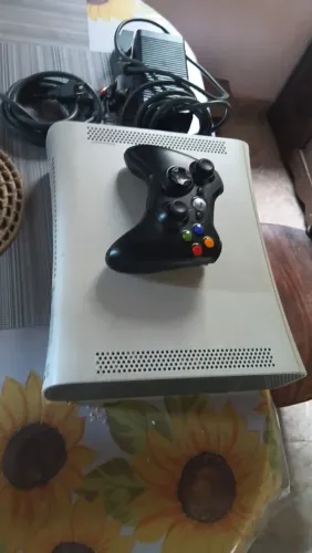 Xbox 360 completo + jogos + guitarra
