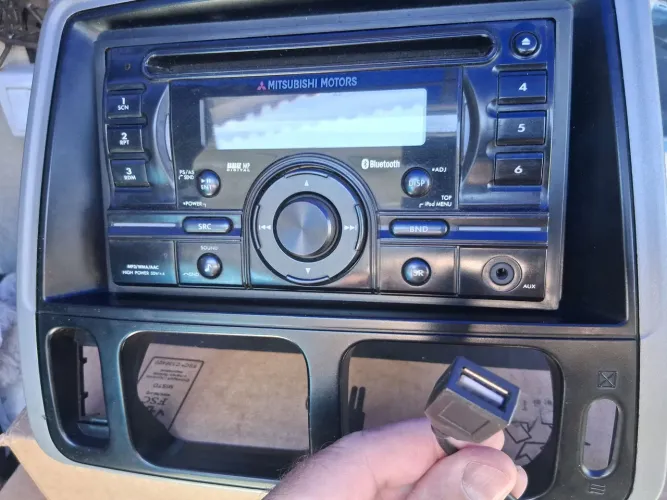 Som pajero tr4 original cd Bluetooth  pen drive 