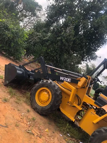 CARREGADEIRA CASE W20E.