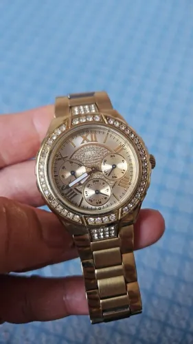 Relógio Guess dourado feminino