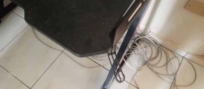 Mesa Gamer com RGB e porta copo e porta fone