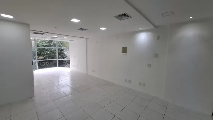 Excelente sobreloja no coração de Ipanema