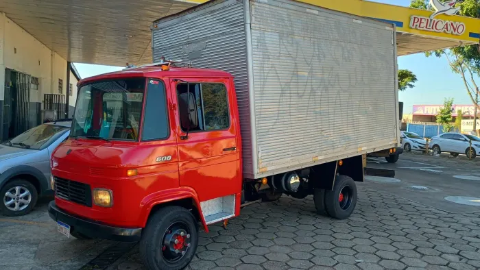 Caminhão 608