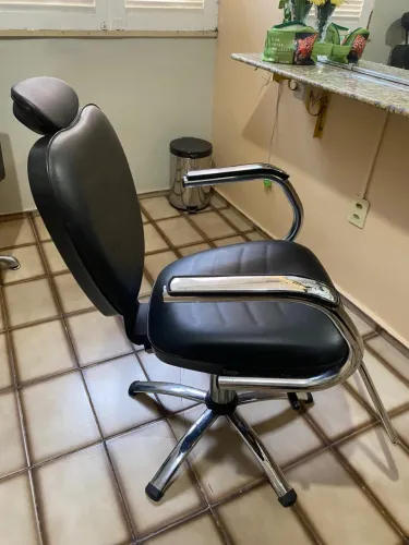 Cadeira de Salão Reclinável