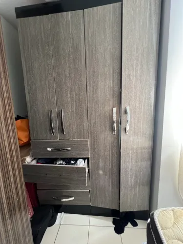 Guarda roupa + cama solteiro por 600 reais