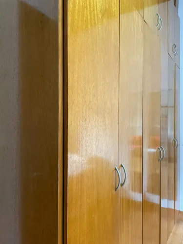 Guarda-Roupa de Madeira