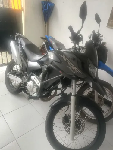 XRE 30.000 KM TODA EM DIAS. NO PONTO DE TRANSFERIR.valor, 28.000