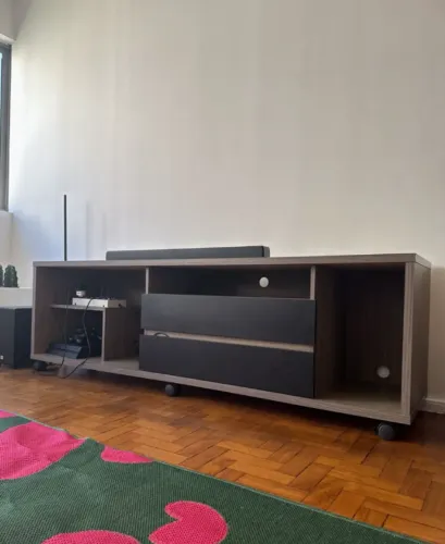 rack tok&stok mdf marrom e preto otimo estado