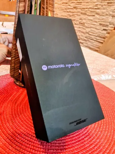 Smartphone Motorola Signature 12gb 512gb - 4 Cam Sony 50mp, Som Bose - LACRADO + GARANTIA