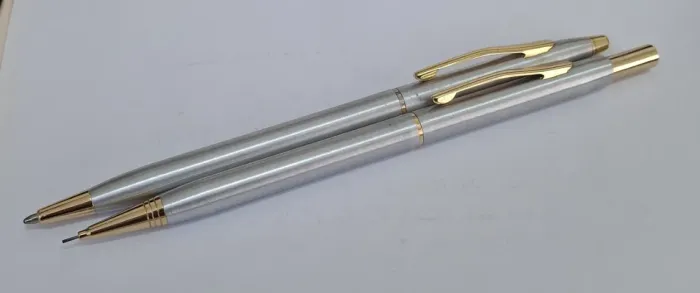 Conjunto Antigo Caneta + Lapiseira Metal Aço Escovado Dourado - Funcional com Estojo