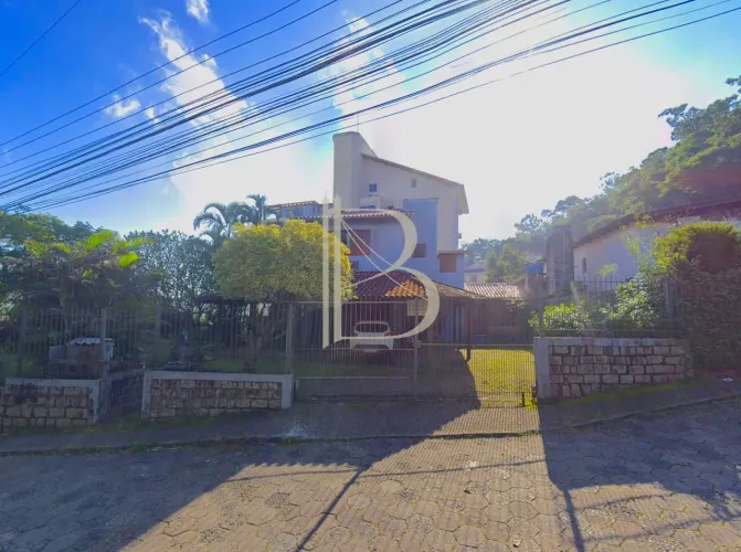 Casa 4d (1 suíte), 245m², viabilidade 4 andares no Saco Grande