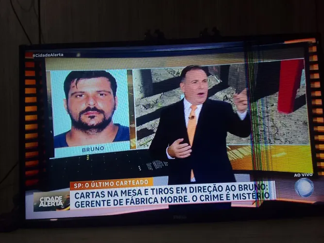 VENDO TV PHILCO DE 42 NÃO É SMART TEM IMAS LISTAS NO CANTO MAS DA PRA ASSISTIR *//