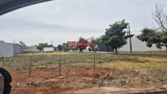 Terreno à venda em Maringá, Bom Jardim, com 642 m²