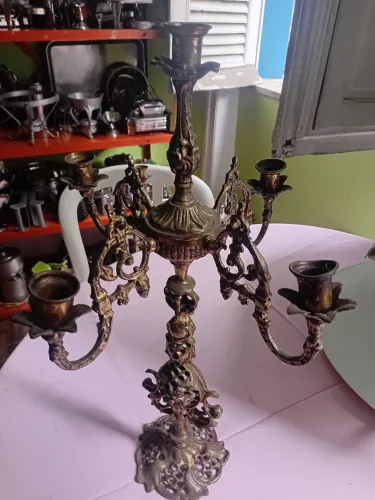 2 Castiçais 5 velas metal trabalhado