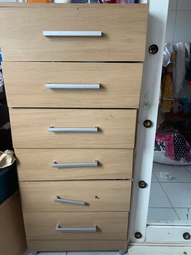 Vendo cômoda de mdf, na cor marrom claro