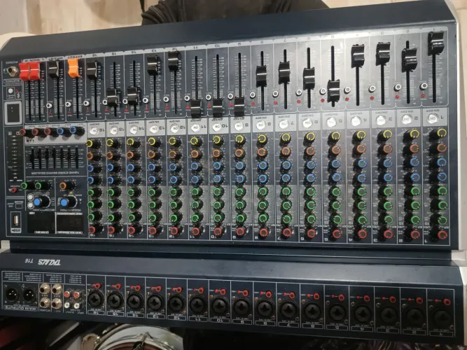 Mesa de som TKL excelente qualidade, mesa top demais.